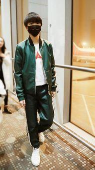 娱乐吃瓜君爱鞋男明星,揭秘爱鞋男明星的时尚鞋履情缘 第2张 娱乐吃瓜君爱鞋男明星,揭秘爱鞋男明星的时尚鞋履情缘 第2张